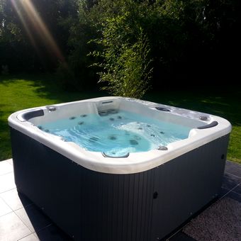 Installation spa Wellis en extérieur